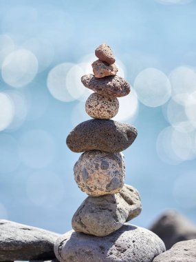 Sahilde - antik ayin için iyi bir servet ve refah taş yığını