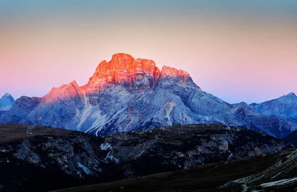 著名的意大利国家公园 Cime Lavaredo 在日出 白云岩 南蒂罗尔 Auronzo — 图库照片