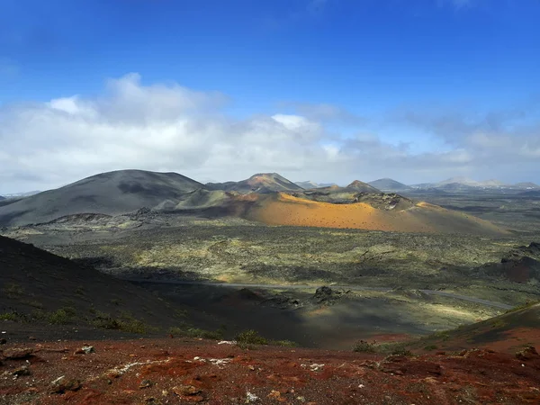 Färgglada Vulkaniska Kratrar Nationalparken Timanfaya Lanzarote Kanarieöarna Spanien — Stockfoto