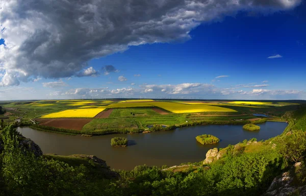 Panoramiczny Widok Pola Wiosną Pochmurnego Nieba Dobrudża Rumunia — Zdjęcie stockowe