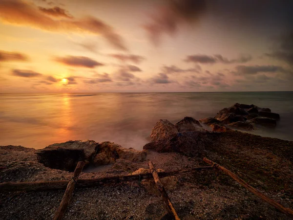 在日出时的惊人海景 — 图库照片