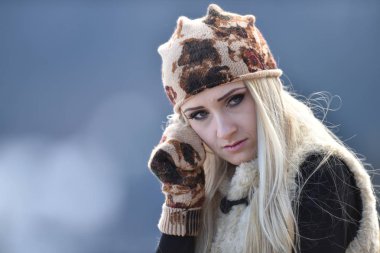 genç güzel kadın portre Kışın açık