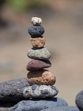 Sahilde - antik ayin için iyi bir servet ve refah taş yığını