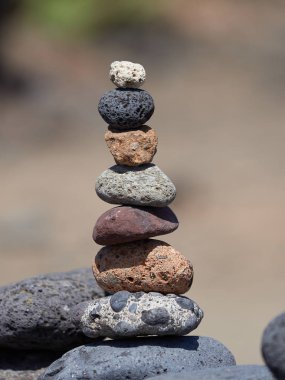 Sahilde - antik ayin için iyi bir servet ve refah taş yığını