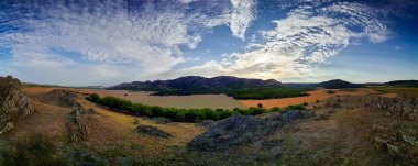 panoramik bahar ve bulutlu gökyüzü, Dobrogea, Romanya