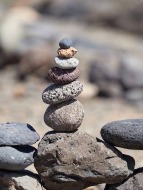 Sahilde - antik ayin için iyi bir servet ve refah taş yığını