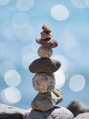 Sahilde - antik ayin için iyi bir servet ve refah taş yığını