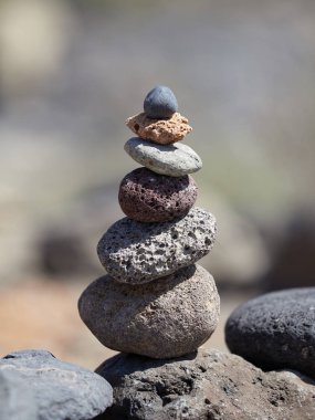 Sahilde - antik ayin için iyi bir servet ve refah taş yığını