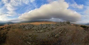 panoramik bahar ve bulutlu gökyüzü, Dobrogea, Romanya