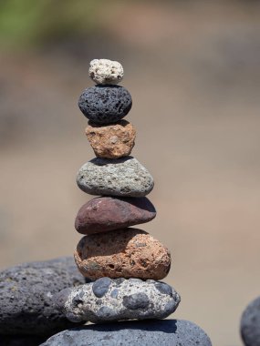 Sahilde - antik ayin için iyi bir servet ve refah taş yığını