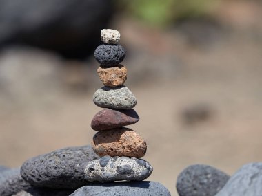 Sahilde - antik ayin için iyi bir servet ve refah taş yığını