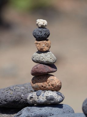 Sahilde - antik ayin için iyi bir servet ve refah taş yığını