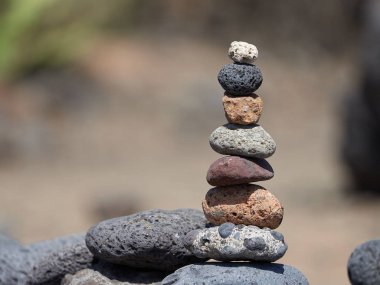 Sahilde - antik ayin için iyi bir servet ve refah taş yığını