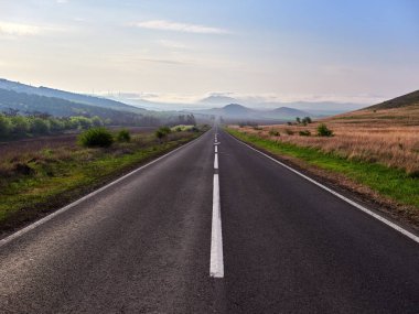 boş kırsal yol Dobrogea bölgesinde, Romanya