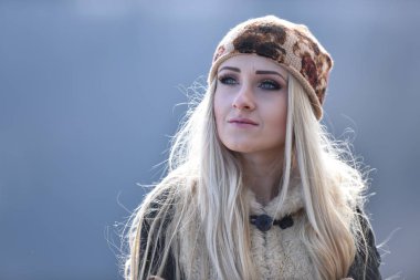 genç güzel kadın portre Kışın açık