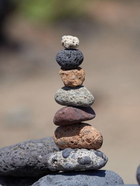 Sahilde - antik ayin için iyi bir servet ve refah taş yığını