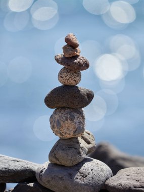 Sahilde - antik ayin için iyi bir servet ve refah taş yığını