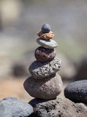 Sahilde - antik ayin için iyi bir servet ve refah taş yığını