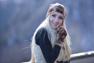 genç güzel kadın portre Kışın açık