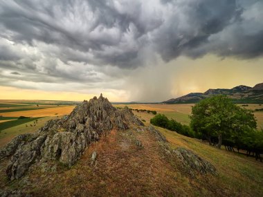güzel bulutlu gökyüzü Dobrogea, Romanya - havadan görünümü ile manzara