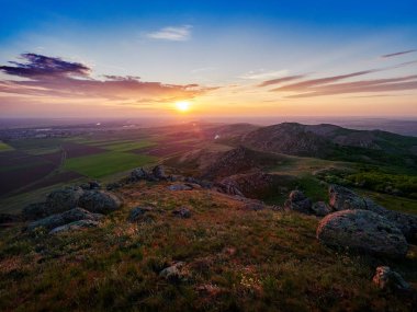 gün batımı/güneşin doğuşu - Tutuiatu görünümü, Dobrogea, Romanya - havadan görünümü manzara