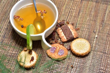 Masada bir fincan çay.