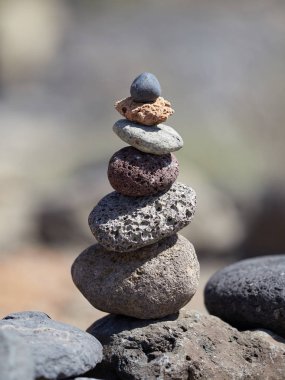 Sahilde - antik ayin için iyi bir servet ve refah taş yığını