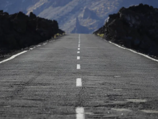 Carretera Vacía Sin Fin Través Del Paisaje Volcánico Isla Lanzarote — Foto de Stock