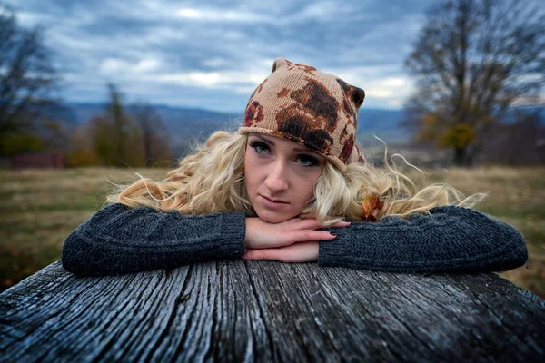 Joven Mujer Bonita Retrato Aire Libre Otoño —  Fotos de Stock