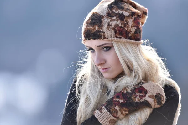 Joven Bonita Mujer Retrato Aire Libre Invierno —  Fotos de Stock