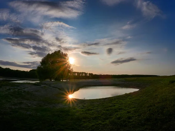 Pôr Sol Bonito Sobre Água — Fotografia de Stock