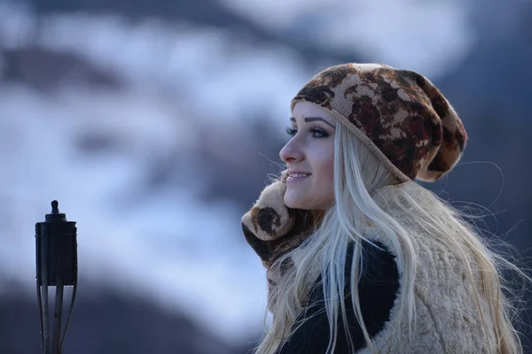 Mladá Krásná Žena Portrét Venkovní Zimě — Stock fotografie