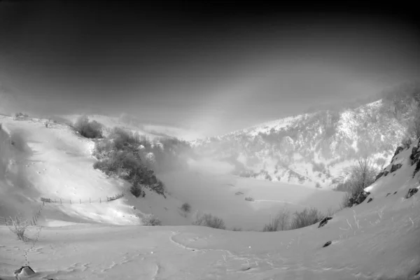 Beautiful Winter Mountain Landscape Fundatura Ponorului Romania — Stock Photo, Image