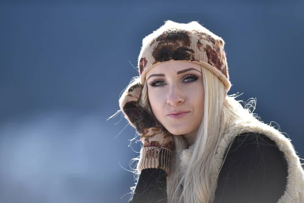 Junge Hübsche Frau Porträt Freien Winter — Stockfoto