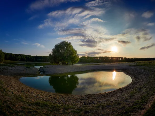 Prachtige Zonsondergang Boven Water — Stockfoto