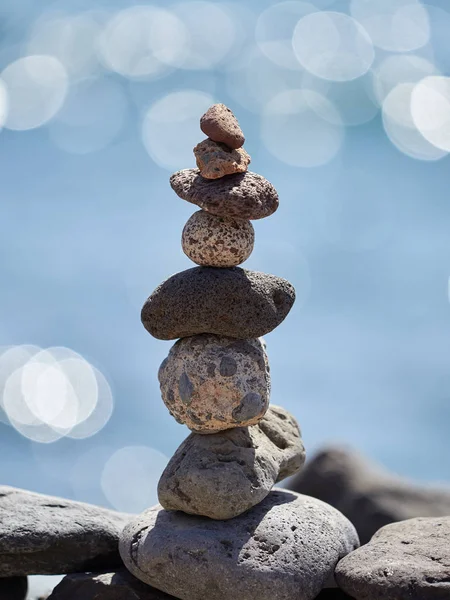 Sahilde - antik ayin için iyi bir servet ve refah taş yığını