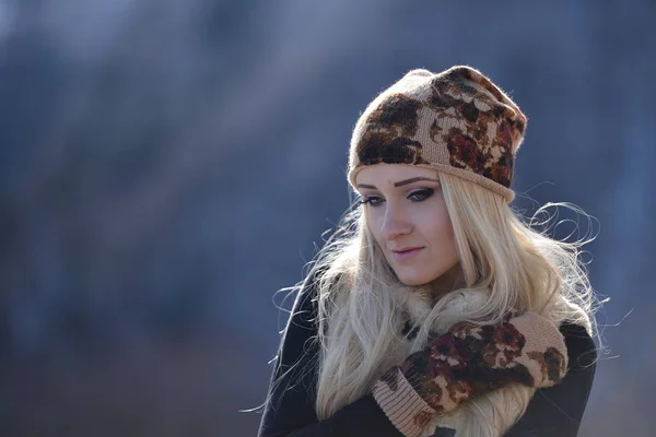 Joven Bonita Mujer Retrato Aire Libre Invierno —  Fotos de Stock