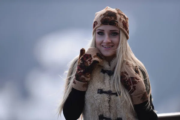 Joven Bonita Mujer Retrato Aire Libre Invierno — Foto de Stock