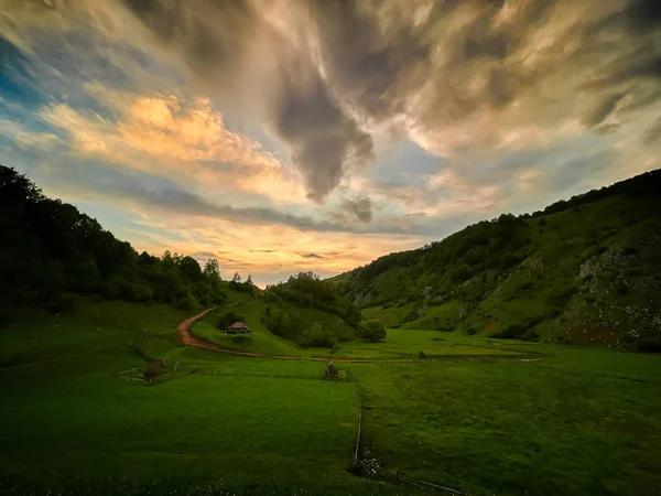 Beau Paysage Montagne Avec Végétation Verte Freah Roumanie Vue Aérienne — Photo