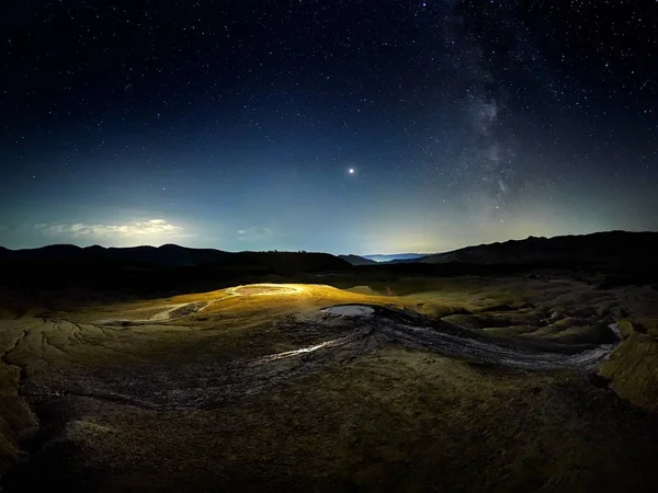 Paisaje Con Volcanes Fangosos Bajo Impresionante Cielo Nocturno Condado Buzau — Foto de Stock