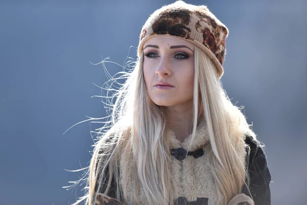 Joven Bonita Mujer Retrato Aire Libre Invierno —  Fotos de Stock