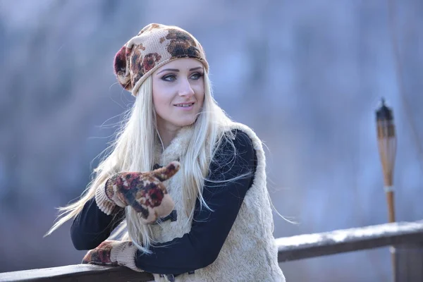 Jovem Bonita Mulher Retrato Livre Inverno — Fotografia de Stock