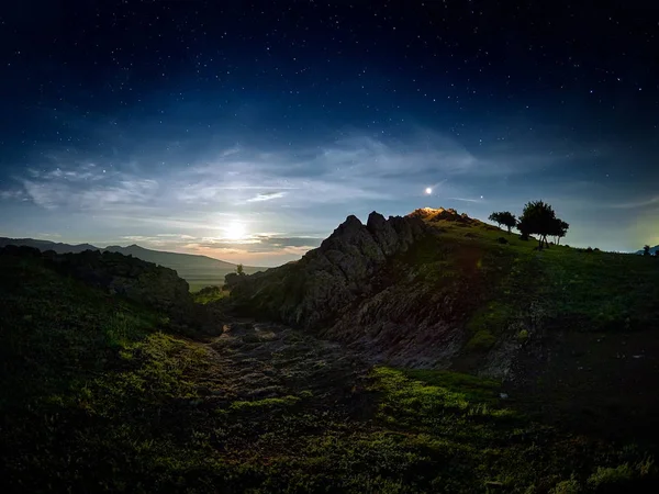 Paisaje Nocturno Con Vía Láctea Sobre Los Campos Dobrogea Rumania —  Fotos de Stock