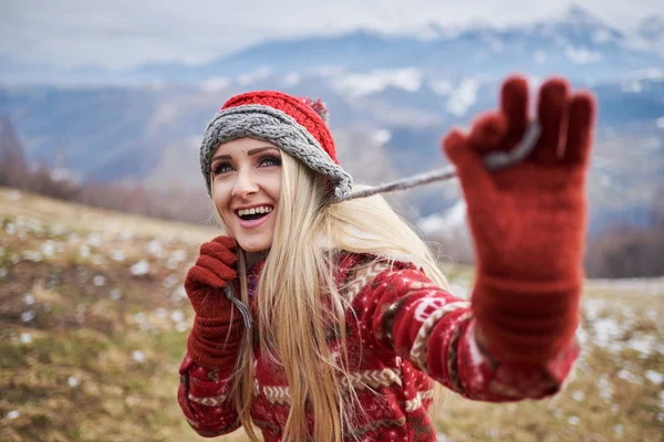 Jovem Bonita Mulher Retrato Livre Inverno — Fotografia de Stock