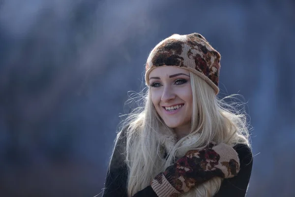 Joven Bonita Mujer Retrato Aire Libre Invierno —  Fotos de Stock