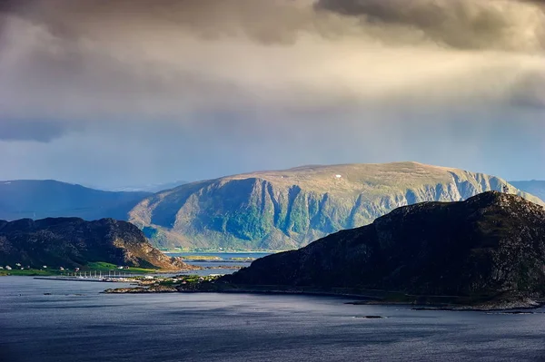 Океан Горный Ландшафт Закате Остров Остров Норвегия Европа — стоковое фото