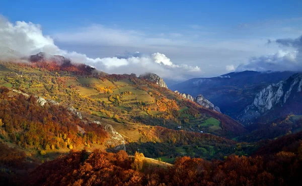 Paysage Montagneux Avec Brouillard Matinal Automne Lever Soleil Fundatura Ponorului — Photo