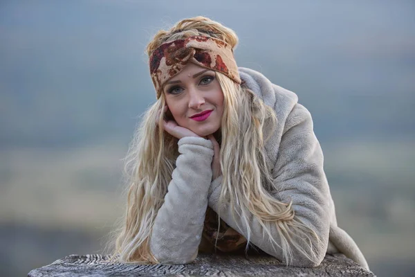 Bela Jovem Mulher Retrato Livre Outono — Fotografia de Stock