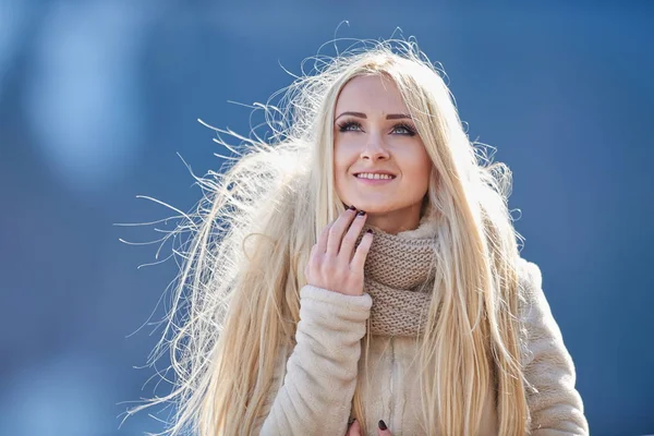 Joven Bonita Mujer Retrato Aire Libre Invierno — Foto de Stock