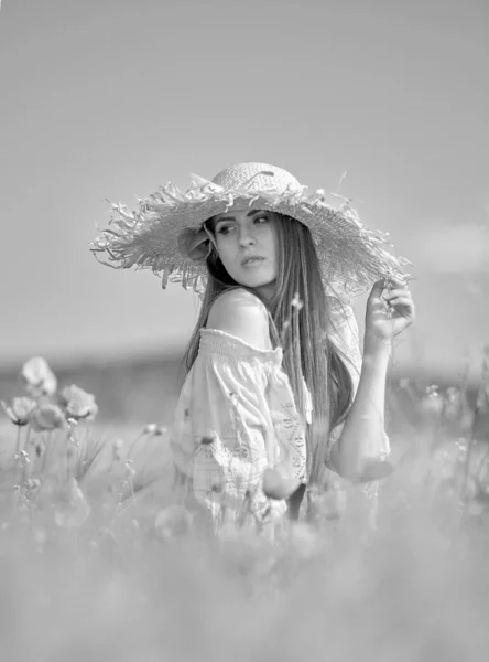 Young Beautiful Woman Cereal Field Poppies Summer Black White Image — Stock Photo, Image